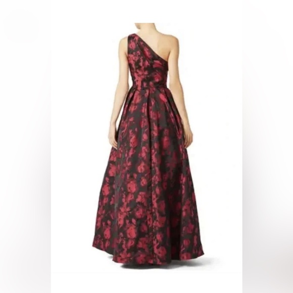 SLATE & WILLOW Simonetta Gown red floral one shoulder gown. Size 4 - Picture 2 of 4